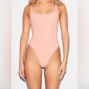 🆕 SKIMS Fits Everybody Square Neck bodysuit - M